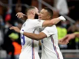 El abrazo de Benzema y Mbappé