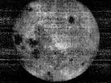 Imagen del lado oculto de nuestro satélite tomada por la sonda rusa Luna 3.