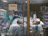 Un paciente crítico de Covid ingresado en la UCI del Hospital Vall d'Hebron de Barcelona, el pasado mes de agosto.