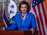 La presidenta de la Cámara de Representantes de EE UU, la demócrata Nancy Pelosi, tras la aprobación por parte del Congreso de la medida que permite suspender temporalmente el techo de endeudamiento del país.