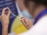 Coronavirus.-El Distrito Sanitario Sevilla empieza a poner la tercera dosis de la vacuna este lunes