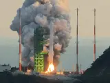 Corea del Sur lanza con éxito su primer cohete espacial propio