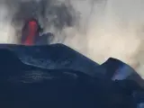Derrumbe parcial del cono principal del volcán de La Palma.
