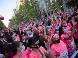 Participantes en la línea de salida de la Carrera de la Mujer este domingo en Madrid.