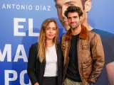 La tenista Paula Badosa y el modelo Juan Betancourt han posado juntos por primera vez. La pareja ha acudido al estreno del espectáculo del MagoPop en Madrid.