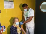 Arranca en Valencia la doble vacunación de gripe y Covid a mayores de 70 años