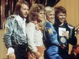 Benny Andersson, Anni-Frid Lyngstad, Agnetha Fältskog y Björn Ulvaeus (ABBA), tras ganar el XIX Festival de Eurovisión en Brighton (Reino Unido), con su canción 'Waterloo'.