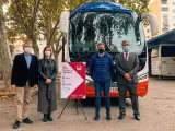 Imatge de la presentació del nou servei d'autobús llançadora entre Xàtiva i València.