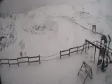 Imagen de la webcam de Larra-Belagua (Navarra): primera nevada de la temporada 2021-22.