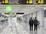El pasajero que ha provocado un aterrizaje de emergencia en Palma por causas médicas, bajo custodia policial