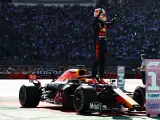 Max Verstappen celebra su victoria en México