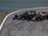 Hamilton y Verstappen, rueda a rueda en el GP de Brasil