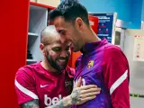 Alves y Busquets se reencuentran en el vestuario del Barça.
