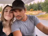 Taylor Lautner y su novia, Tay Dome.