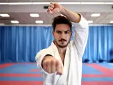 El subcampeón olímpico, Damián Quintero, nos demuestra su maestría en el kárate con varios movimientos de una de sus famosas katas.