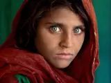 Steve McCurry trae a Madrid su icónica foto de una niña afgana: "Estoy agradecido por lo que me ha dado esa imagen"
