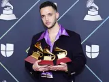 C. Tangana, con los premios Latin Grammy 2021 a la mejor canción de pop-rock, la mejor canción alternativa, y la mejor ingeniería de grabación.