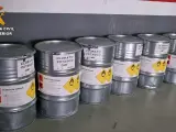 Imagen de los bidones intervenidos con 350 kilos de precursores de explosivos en un garaje de Reus (Tarragona).