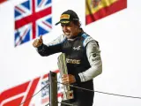 Fernando Alonso, en el podio de Catar