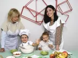 In&eacute;s Ortega y Marina Rivas cocinan con sus nietos e hijos -respectivamente- las recetas de su nuevo libro.