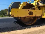 Mejora del asfalto en las carreteras.