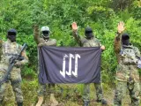 Miembros del grupo neonazi The Base, fundado en EE UU, posan en una imagen propagandística.