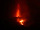 Potente jet en la boca principal del volcán de La Palma