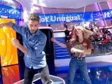 Roberto Leal y Nerea Rodríguez bailando en 'Pasapalabra'.