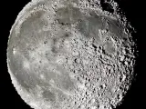 Imagen detallada del relieve de la Luna creada por el artista Andrew McCarthy.