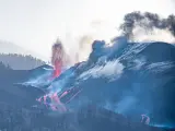 El volcán de Cumbre Vieja con varios focos nuevos abiertos.
