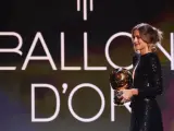 Alexia Putellas, con el Balón de Oro 2021.