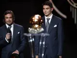 Fernando Alonso y Esteban Ocon, en la gala del Balón de Oro