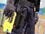 La CUP exige prohibir a los cuerpos policiales el uso de pistolas Táser