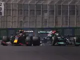Choque de Hamilton y Verstappen en el GP de Arabia Saudí