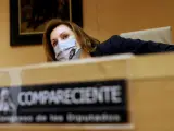 La exsecretaria general del PP María Dolores del Cospedal (c) comparece ante la comisión parlamentaria que investiga la operación Kitchen.