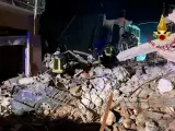 Los bomberos italianos rescatan una segunda víctima del derrumbe de un edificio en Sicilia