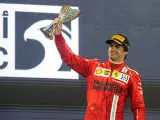 Carlos Sainz en el podio de Abu Dhabi