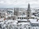 Catedral de Burgos nevada durante el invierno.