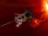 Representación artística de la sonda espacial de la NASA 'Parker Solar Probe' y el Sol.