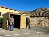 El Ayuntamiento de Teruel instala una marquesina en Tortajada para la ruta escolar de los niños