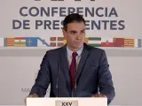 Sánchez defiende la mascarilla obligatoria por la "alta contagiosidad" de Ómicron