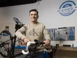Alberto Pérez, creador de la Escuela Mecánica de la Bicicleta (EMEB) en Barcelona.