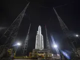 El cohete Ariane 5, en el que viaja el James Webb, preparado en la plataforma de lanzamiento.