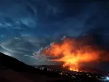 Vista del volcán de Cumbre Vieja en erupción, en la isla canaria de La Palma, el 19 de septiembre de 2021.