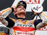 El piloto ilerdense Marc M&aacute;rquez celebra su triunfo en el Gran Premio de Alemania de MotoGP 2021.