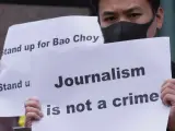El periodista Choy Yuk Ling protesta con una pancarta.
ZUMA/LIAU CHUNG-REN
29/12/2021 ONLY FOR USE IN SPAIN