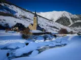 El pintoresco pueblo abandonado de Montgarri en el Pirineo Catalán.