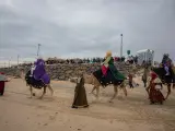 Los Reyes Magos de Oriente llegan a la playa de Matalascañas en camellos, a 05 de enero de 2021.
A. Pérez / Europa Press
(Foto de ARCHIVO)
05/1/2021