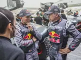Stephane Peterhansel y Carlos Sainz, en el Dakar 2022