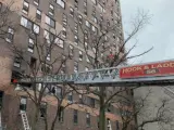 Intervención de los bomberos de Nueva York en un incendio en el Bronx.